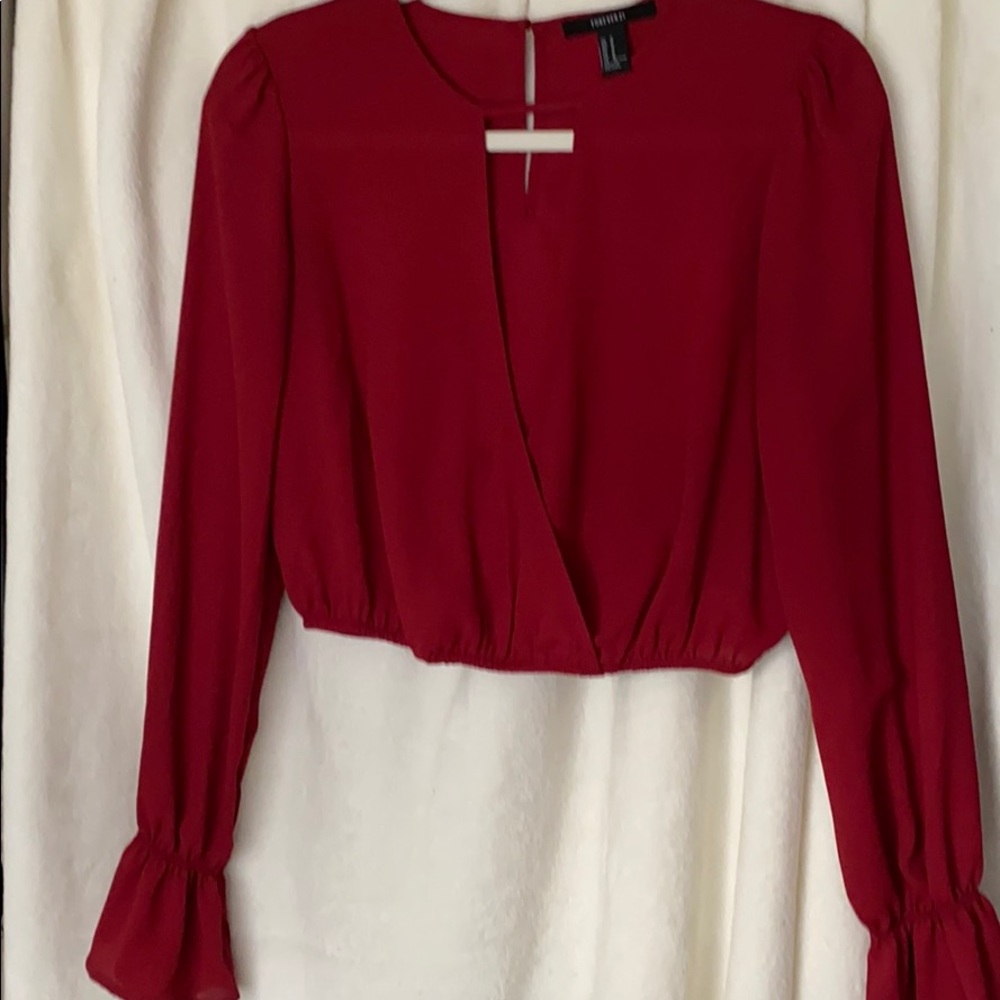 Red, long sleeve, crop trip